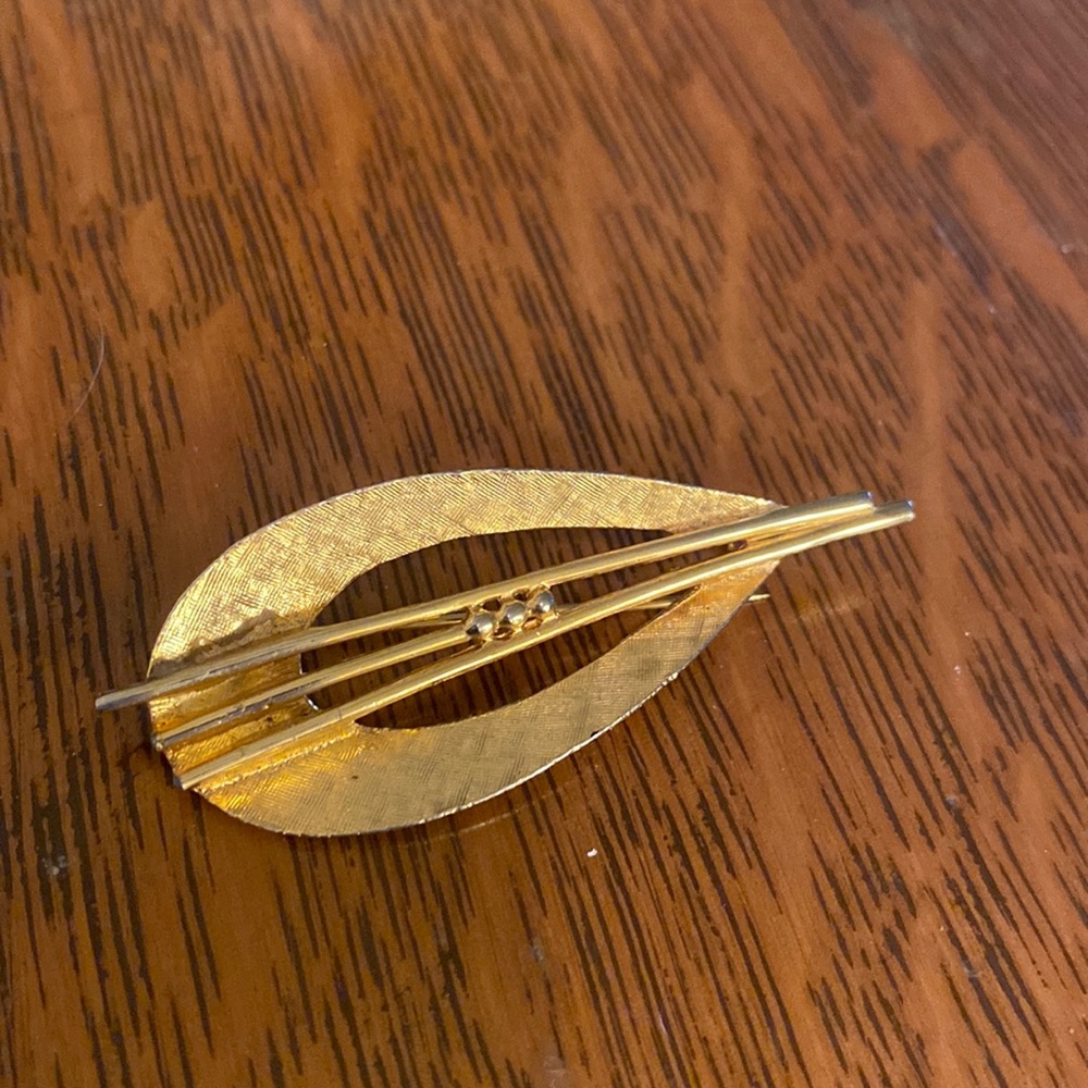 Vintage brooch PM 1750